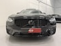 Volvo V90 T6 AWD R-Design BLACK PANO/TREKHAAK/H&K/MEMORY/LEER-ALCANTARA/KEYLESS/ACC/PILOT-ASSIST/19"/DONKERE-HEMEL/PRIVACY/SFEER/LED/RECENT GROTE OH BEURT GEHAD BIJ VOLVO