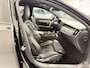 Volvo V90 T6 AWD R-Design BLACK PANO/TREKHAAK/H&K/MEMORY/LEER-ALCANTARA/KEYLESS/ACC/PILOT-ASSIST/19"/DONKERE-HEMEL/PRIVACY/SFEER/LED/RECENT GROTE OH BEURT GEHAD BIJ VOLVO