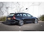Volvo V90 2.0 T8 Plug-in hybrid AWD Ultra Dark | 360 Graden camera | Trekhaak | Schuif-/kanteldak | Adaptieve Cruise Control | Adaptieve LED koplampen | Head-up Display