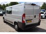 Peugeot Boxer 330 2.0 BlueHDI L2H1 Premium DC Navigatie, Camera, Trekhaak, Cruise control, 6 Persoons, Airco