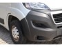 Peugeot Boxer 330 2.0 BlueHDI L2H1 Premium DC Navigatie, Camera, Trekhaak, Cruise control, 6 Persoons, Airco