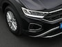 Volkswagen T-Roc 1.5 TSI 150 pk DSG Life | Trekhaak | Stoelverwarming | Carplay | Parkeersensoren voor/achter | Adaptive Cruise