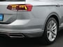 Volkswagen Passat Variant 1.5 TSI 150 pk DSG Elegance | Trekhaak | Head-up display | Leder/alcantara | Achteruitrijcamera