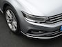 Volkswagen Passat Variant 1.5 TSI 150 pk DSG Elegance | Trekhaak | Head-up display | Leder/alcantara | Achteruitrijcamera