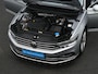 Volkswagen Passat Variant 1.5 TSI 150 pk DSG Elegance | Trekhaak | Head-up display | Leder/alcantara | Achteruitrijcamera