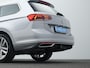 Volkswagen Passat Variant 1.5 TSI 150 pk DSG Elegance | Trekhaak | Head-up display | Leder/alcantara | Achteruitrijcamera