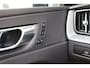 Volvo XC60 T6 Recharge AWD Plus Black Edition - Panorama/schuifdak - Adaptieve LED koplampen - Parkeercamera achter - Verwarmde voorstoelen, stuur & achterbank - Parkeersensoren voor & achter - Elektr. bedienb. voorstoelen met geheugen - Draadloze tel. lader - Cruise control - 21' LMV