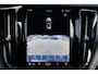 Volvo XC60 T6 Recharge AWD Plus Black Edition - Panorama/schuifdak - Adaptieve LED koplampen - Parkeercamera achter - Verwarmde voorstoelen, stuur & achterbank - Parkeersensoren voor & achter - Elektr. bedienb. voorstoelen met geheugen - Draadloze tel. lader - Cruise control - 21' LMV