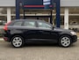 Volvo XC60 2.0T Momentum / NL auto / Automaat / Cruise / Stoelverwarming / Vol-leder / Climate Control / Parkeersensoren Voor&Achter / Elektrische achterklep /