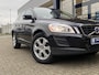 Volvo XC60 2.0T Momentum / NL auto / Automaat / Cruise / Stoelverwarming / Vol-leder / Climate Control / Parkeersensoren Voor&Achter / Elektrische achterklep /