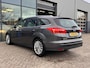 Ford Focus 1.0 Titanium 125PK NIEUWE DISTRIBUTIERIEM!! Voorruitverwarming Climate Cruise Parkeersensoren Navi 17" Velgen *Dealer Onderhouden*