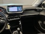 Peugeot 208 Style | Dashboard en deurpanelen in kunststof met carboneffect | Ecoled koplampen | Elektrisch verstelbare en verwarmbare buitenspiegels