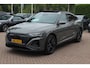 Audi Q8 Sportback e-tron 55 quattro S Edition Competition 115 kWh / SoH 94.8 % / Trekhaak / Panoramadak / Camera / Sfeerverlichting / 21'' / Keyless / Luchtvering / Stuurverwarming / DAB / ACC