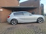 BMW 1-Serie 118i M-Sport 136PK Apple Carplay / Navigatie / Led Verlichting / Lederen Bekleding / Parkeer Sensoren