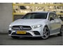 Mercedes-Benz A-klasse 180 Automaat! AMG BJ2020 Lmv 18" | Led V+A | Pdc | Navi | Achteruitrijcamera | Dashboard verlichting | Virtual cockpit | Climate control | Cruise control | Sportstoelen | Verwarmde voorstoelen | Zwarte hemel | Extra getint glas
