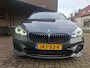 BMW 2-Serie Active Tourer 220i High Executive M-Sport / Shadow Line / Harman & Kardon / Navigatie / Led Verlichting / Stoelverwarm