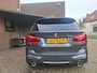 BMW 2-Serie Active Tourer 220i High Executive M-Sport / Shadow Line / Harman & Kardon / Navigatie / Led Verlichting / Stoelverwarm