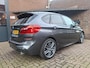BMW 2-Serie Active Tourer 220i High Executive M-Sport / Shadow Line / Harman & Kardon / Navigatie / Led Verlichting / Stoelverwarm
