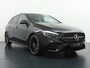 Mercedes-Benz B-klasse 180 AMG Line | Panorama - Schuifdak | Nightpakket | Apple Carplay & Android Auto | Achteruitrijcamera | Sfeerverlichting | 19 Inch AMG Velgen