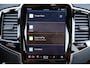 Volvo XC90 T8 Recharge AWD Ultimate Dark - LONG RANGE - Luchtvering - Panorama/schuifdak - IntelliSafe Assist & Surround - 360º Camera - Bowers & Wilkins audio - Adaptieve LED koplampen - Verwarmde voorstoelen, stuur & achterbank - Parkeersensoren voor & achter - Elektr. bedienb. voorstoelen met geheugen - Head up display - Draadloze tel. lader - Standkachel - Extra getint glas - Elektr. inklapbare trekhaak - 22' LMV