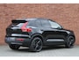 Volvo EX40 Single Motor Extended Range Ultra Black Ed. | 360 graden camera | Apple carplay/ android auto | Harman Kardon geluidsinstallatie | 20'' Lichtmetalen velgen | Panoramisch dak met schuif-/kantel functie | Voorstoelen verwarmbaar | Stuurwiel verwarmbaar | Extra getinte ruiten achter |