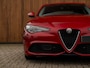 Alfa Romeo Giulia 2.0T Q2 | Race-mode | Rosso Competizione | Veloce stoelen | Harman/Kardon | Orig. NL
