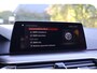 BMW 5-Serie M550i xDrive Executive M-Sport | Merino leder | 20" | Driving Assistent Plus | Comfort stoel met geheugen | Real-Time Traffic information | Zonnerolgordijnen achter | Stoelverwarming voor en achter | Etc.