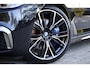 BMW 5-Serie M550i xDrive Executive M-Sport | Merino leder | 20" | Driving Assistent Plus | Comfort stoel met geheugen | Real-Time Traffic information | Zonnerolgordijnen achter | Stoelverwarming voor en achter | Etc.
