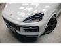 Porsche Cayenne Coupé 3.0 E-Hybrid | Head-up | Bose | Sport Chrono | Stuurverwarming | Stoelverwarming en verkoeling | Trekhaak | Kreide |
