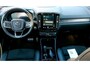 Volvo XC40 Plug-in Hybrid T5 R-Design | Adaptive cruise control | Harman Kardon audio | Stoel- en stuurverwarming | Elektrische stoelverstelling | Achteruitrijcamera | Voorruitverwarming | Parkeersensoren voor + achter | Dode hoek detectie BLIS |