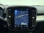Volvo XC40 T4 211pk Plus Dark / Harman&Kardon / Elektr. Stoelen / Keyless / Trekhaak / Adapt. Cruise / 18'' + All Season / PDC + Camera / Stoel + Stuurw. Verwarming /