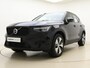 Volvo XC40 T4 211pk Plus Dark / Harman&Kardon / Elektr. Stoelen / Keyless / Trekhaak / Adapt. Cruise / 18'' + All Season / PDC + Camera / Stoel + Stuurw. Verwarming /