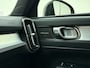 Volvo XC40 T4 211pk Plus Dark / Harman&Kardon / Elektr. Stoelen / Keyless / Trekhaak / Adapt. Cruise / 18'' + All Season / PDC + Camera / Stoel + Stuurw. Verwarming /