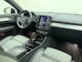 Volvo XC40 T4 211pk Plus Dark / Harman&Kardon / Elektr. Stoelen / Keyless / Trekhaak / Adapt. Cruise / 18'' + All Season / PDC + Camera / Stoel + Stuurw. Verwarming /