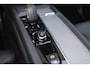 Volvo XC60 T6 Recharge AWD Plus Dark - Panorama/schuifdak - IntelliSafe Assist & Surround - 360º Camera - Harman/Kardon audio - Adaptieve LED koplampen - Verwarmde voorstoelen, stuur & achterbank - Parkeersensoren voor & achter - Elektr. bedienb. voorstoelen met geheugen - Head up display - Draadloze tel. lader - Extra getint glas - 19' LMV
