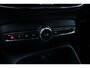 Volvo XC40 B4 Automaat Plus Dark | Trekhaak |Verwarmbare voorstoelen | Verwarmbaar stuurwiel | Verwarmbare voorruit | Premium audio by Harman Kardon |  18 inch Lichtmetalen velgen