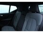 Volvo XC40 B4 Automaat Plus Dark | Verwarmbare voorstoelen | Verwarmbaar stuurwiel | Verwarmbare voorruit | Premium audio by Harman Kardon | Trekhaak | 18 inch Lichtmetalen velgen