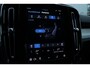 Volvo XC40 B4 Automaat Plus Dark | Trekhaak |Verwarmbare voorstoelen | Verwarmbaar stuurwiel | Verwarmbare voorruit | Premium audio by Harman Kardon |  18 inch Lichtmetalen velgen