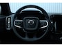 Volvo XC40 B4 Automaat Plus Dark | Verwarmbare voorstoelen | Verwarmbaar stuurwiel | Verwarmbare voorruit | Premium audio by Harman Kardon | Trekhaak | 18 inch Lichtmetalen velgen