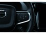 Volvo XC40 B4 Automaat Plus Dark | Trekhaak |Verwarmbare voorstoelen | Verwarmbaar stuurwiel | Verwarmbare voorruit | Premium audio by Harman Kardon |  18 inch Lichtmetalen velgen
