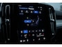 Volvo XC40 B4 Automaat Plus Dark | Verwarmbare voorstoelen | Verwarmbaar stuurwiel | Verwarmbare voorruit | Premium audio by Harman Kardon | Trekhaak | 18 inch Lichtmetalen velgen