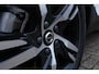 Volvo XC40 B4 Automaat Plus Dark | Verwarmbare voorstoelen | Verwarmbaar stuurwiel | Verwarmbare voorruit | Premium audio by Harman Kardon | Trekhaak | 18 inch Lichtmetalen velgen