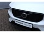 Volvo XC40 B4 Automaat Plus Dark | Trekhaak |Verwarmbare voorstoelen | Verwarmbaar stuurwiel | Verwarmbare voorruit | Premium audio by Harman Kardon |  18 inch Lichtmetalen velgen