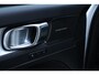 Volvo XC40 B4 Automaat Plus Dark | Trekhaak |Verwarmbare voorstoelen | Verwarmbaar stuurwiel | Verwarmbare voorruit | Premium audio by Harman Kardon |  18 inch Lichtmetalen velgen