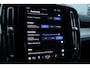 Volvo XC40 B4 Automaat Plus Dark | Verwarmbare voorstoelen | Verwarmbaar stuurwiel | Verwarmbare voorruit | Premium audio by Harman Kardon | Trekhaak | 18 inch Lichtmetalen velgen