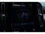 Volvo XC40 B4 Automaat Plus Dark | Trekhaak |Verwarmbare voorstoelen | Verwarmbaar stuurwiel | Verwarmbare voorruit | Premium audio by Harman Kardon |  18 inch Lichtmetalen velgen