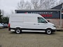 Volkswagen Crafter 35 2.0 TDI L3H3 EL Comfortline Trekhaak! NAP! 140PK! Carplay! Nette Bus! Navigatie!