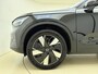 Volvo XC40 Extended Range Plus / Nubuck / Trekhaak / Getint glas / Keyless / Metallic Lak / Stoel + Stuurw. Verwarming / Adapt. Cruise / BLIS / 19" + All Season / PDC + Camera / Draadl. Oplader /