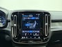Volvo XC40 Extended Range Plus / Nubuck / Trekhaak / Getint glas / Keyless / Metallic Lak / Stoel + Stuurw. Verwarming / Adapt. Cruise / BLIS / 19" + All Season / PDC + Camera / Draadl. Oplader /