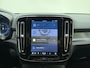Volvo XC40 Extended Range Plus / Nubuck / Trekhaak / Getint glas / Keyless / Metallic Lak / Stoel + Stuurw. Verwarming / Adapt. Cruise / BLIS / 19" + All Season / PDC + Camera / Draadl. Oplader /